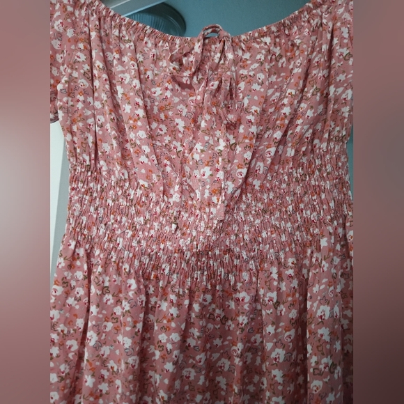 Short Sleeved Pink Short Dress - Picture 2 of 9